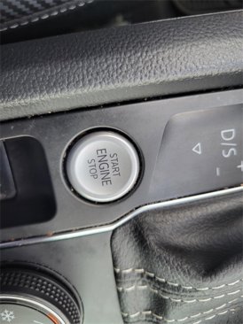 Used 2022 Volkswagen Atlas Cross Sport SE image 25