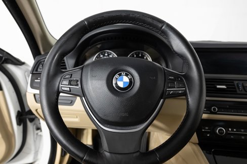 Used 2011 BMW 550i xDrive Sedan image 33