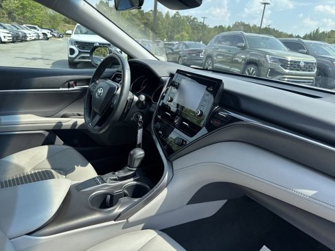 Used 2022 Toyota Camry SE image 17
