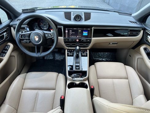 Certified 2025 Porsche Macan image 17