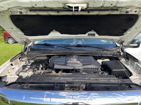 Used 2018 Nissan Titan SV image 14