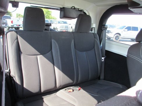 Used 2015 Jeep Wrangler Sahara w/ Connectivity Group image 16