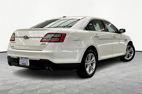 Used 2016 Ford Taurus SEL image 2