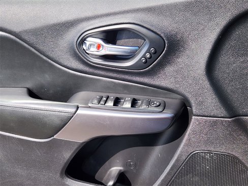 Used 2020 Jeep Cherokee Limited image 6