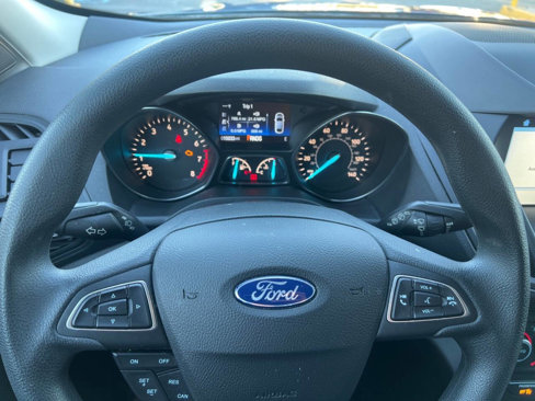 Used 2019 Ford Escape SE image 12