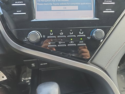Used 2019 Toyota Camry LE image 23