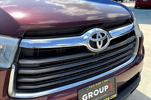 Used 2015 Toyota Highlander LE image 29
