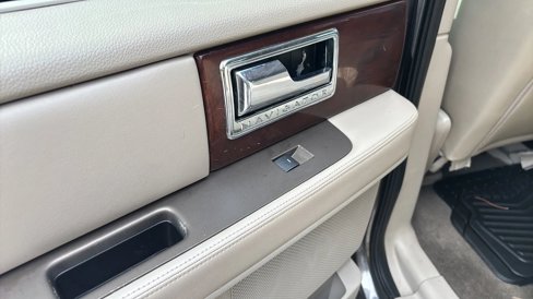 Used 2012 Lincoln Navigator 4WD image 20