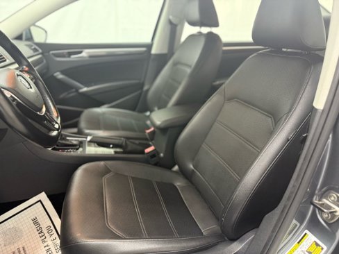 Used 2017 Volkswagen Passat 1.8T SE image 9