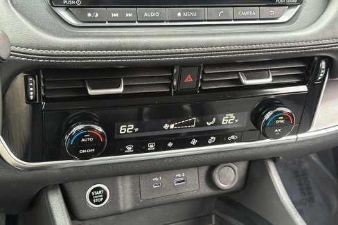 Used 2022 Nissan Rogue SV image 23