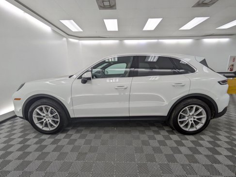 Used 2025 Porsche Cayenne image 2