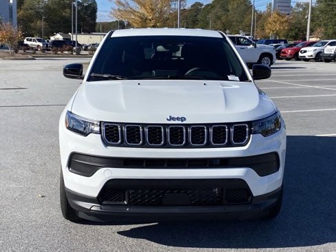 Used 2025 Jeep Compass Sport image 2