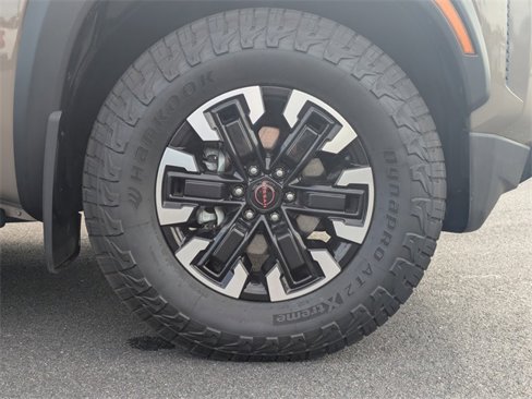 Used 2022 Nissan Frontier Pro-X image 12