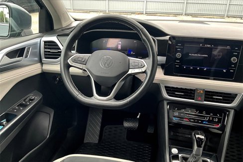 Certified 2025 Volkswagen Taos SE w/ Black Wheel Package image 18