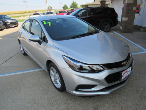 Used 2017 Chevrolet Cruze LT w/ Sun And Sound Package image 3