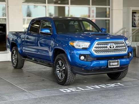 Used 2017 Toyota Tacoma TRD Sport image 6