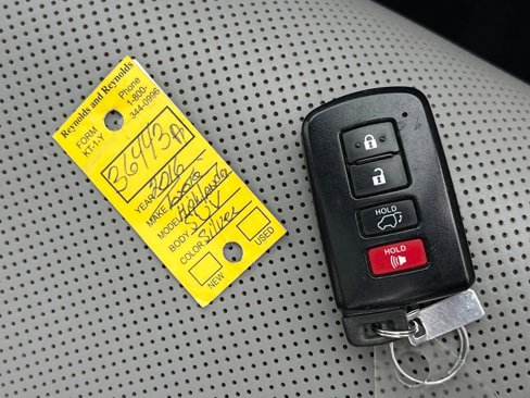 Used 2016 Toyota Highlander Limited image 27