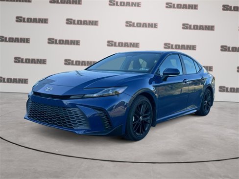 Used 2025 Toyota Camry SE image 1