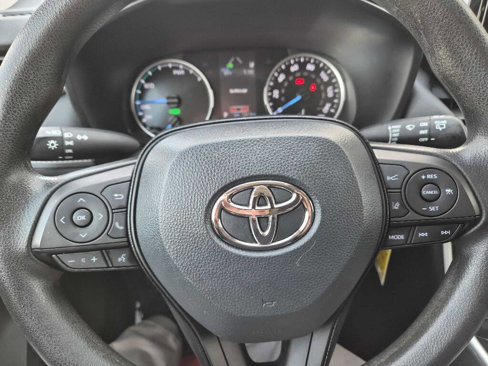 Used 2020 Toyota RAV4 LE image 9