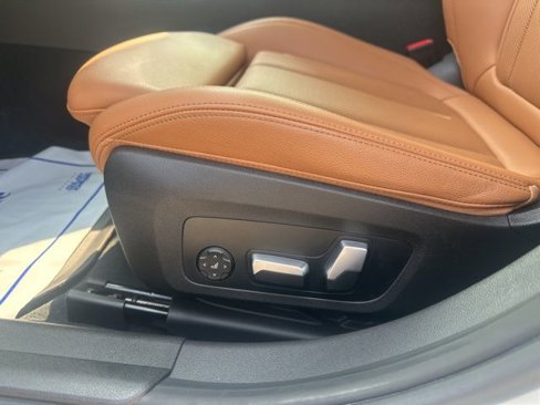 Used 2023 BMW 330i xDrive Sedan w/ Premium Package image 19