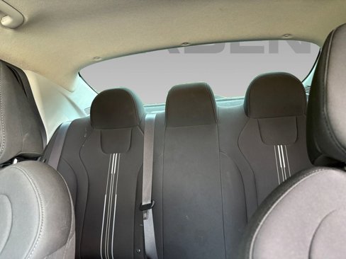Used 2024 Hyundai Elantra SEL image 2
