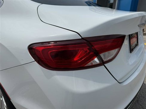 Used 2015 Chrysler 200 Limited image 32