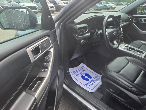 Used 2021 Ford Explorer XLT w/ Equipment Group 202A image 6