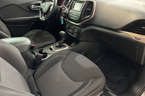 Used 2015 Jeep Cherokee Latitude image 31