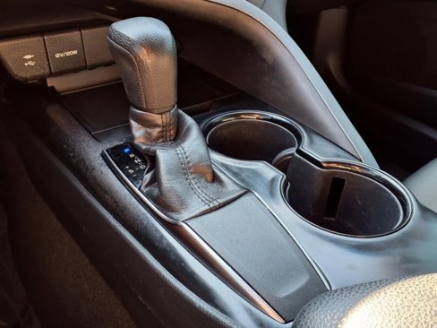 Used 2018 Toyota Camry LE image 14