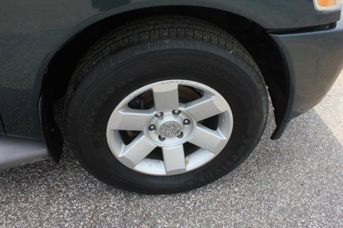 Used 2004 Nissan Armada LE w/ (SR2) Sunroof Pkg (LE) image 52