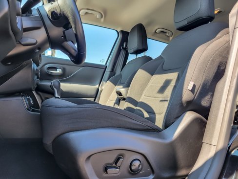 Used 2022 Jeep Renegade Latitude w/ Convenience Group image 6
