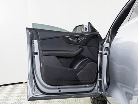 Used 2019 Audi Q8 Premium image 5