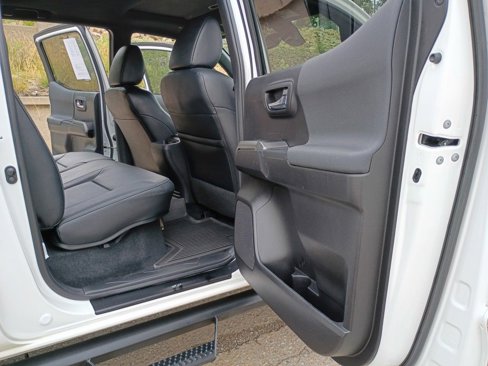 Used 2023 Toyota Tacoma TRD Off-Road image 10