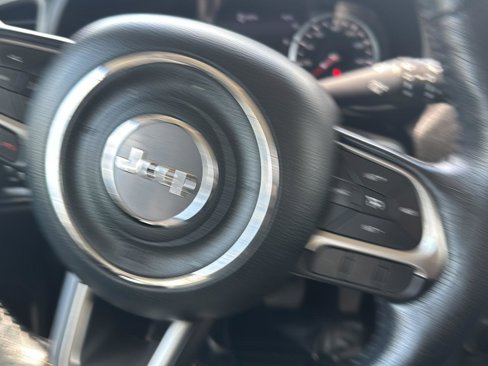 Used 2020 Jeep Renegade Limited image 17
