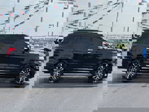 Used 2017 Ford Explorer Platinum image 4