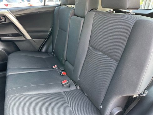 Used 2018 Toyota RAV4 LE image 7