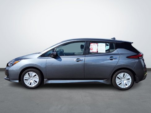 Used 2025 Nissan Leaf S image 2