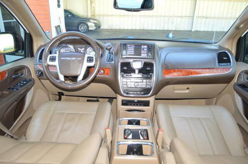 Used 2016 Chrysler Town & Country Touring-L image 49