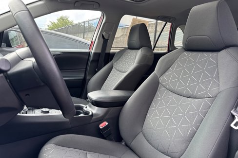 Used 2021 Toyota RAV4 XLE image 5
