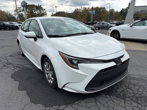 Used 2023 Toyota Corolla LE image 2