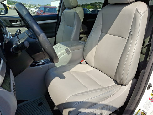 Used 2016 Toyota Highlander XLE image 14