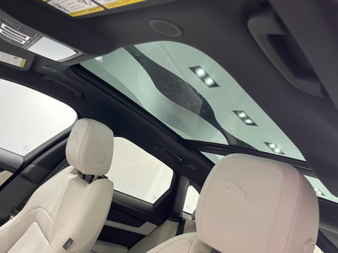 Used 2025 Jaguar F-PACE R-Dynamic S image 11