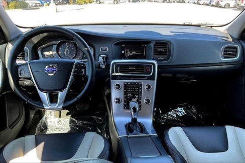 Used 2017 Volvo V60 T5 Cross Country w/ Convenience Package image 15