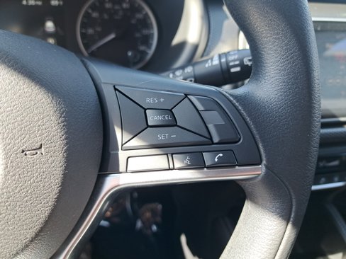 Used 2019 Nissan Kicks SV image 29