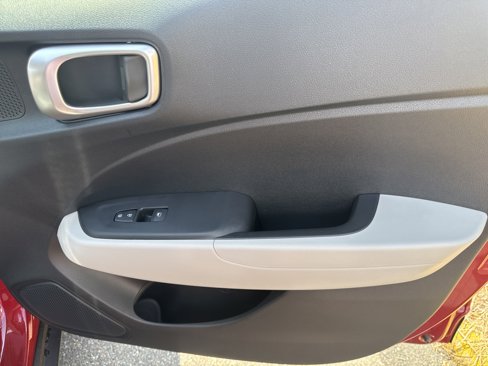New 2025 Hyundai Venue SEL image 17