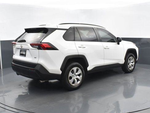 Used 2019 Toyota RAV4 LE image 3