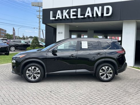 Used 2023 Nissan Rogue SV image 3