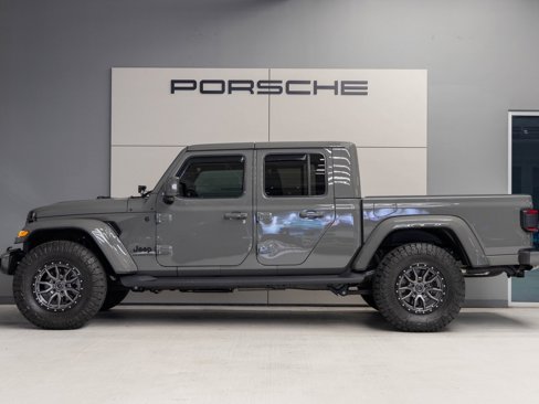 Used 2022 Jeep Gladiator Overland image 2