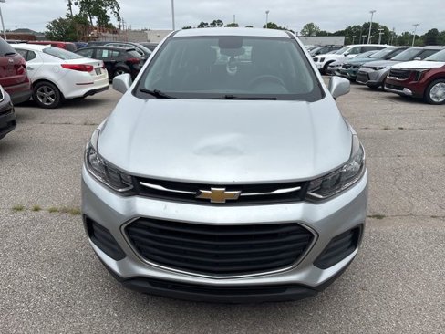 Used 2018 Chevrolet Trax LS image 2
