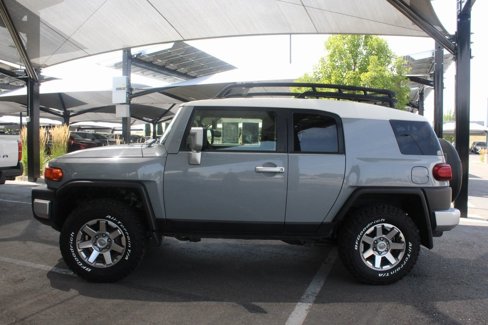 Used 2014 Toyota FJ Cruiser 4WD image 11